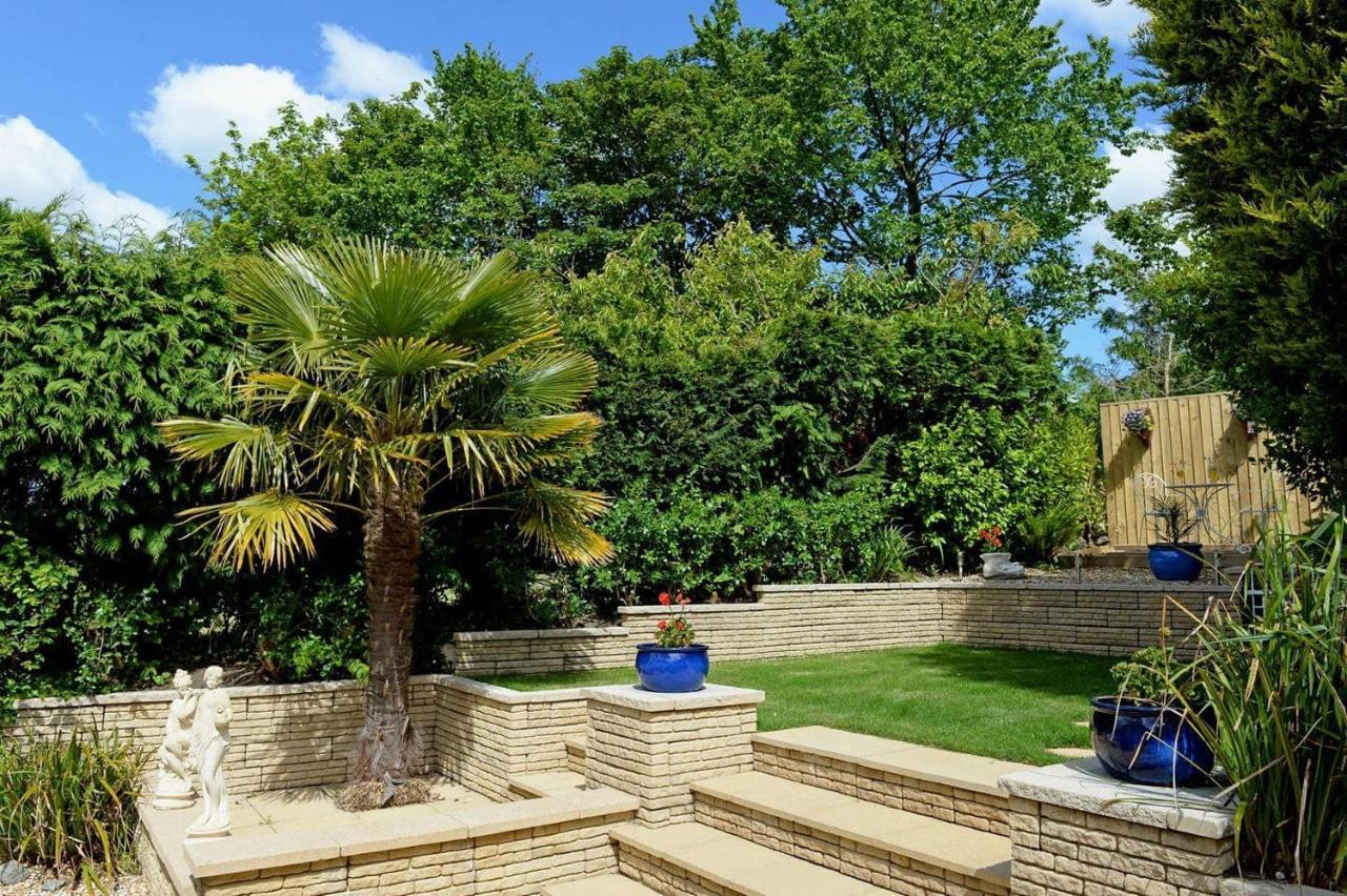 Family Bungalow With Private Pool Kilgetty Экстерьер фото